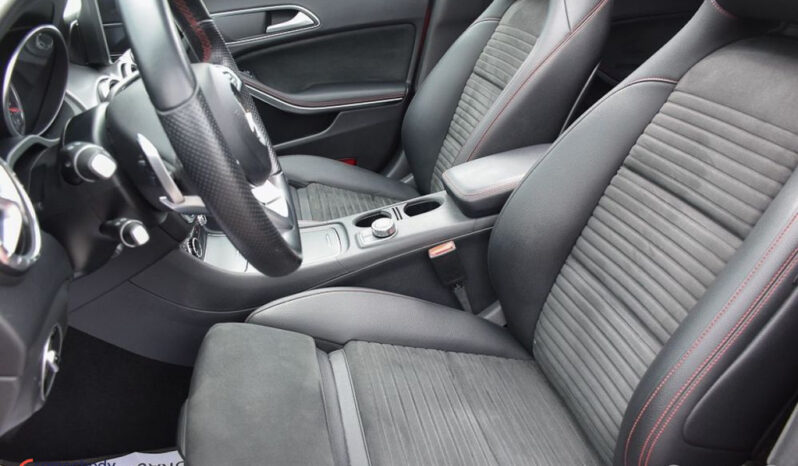 Mercedes-Benz CLA 220 4-Matic AMG Line full