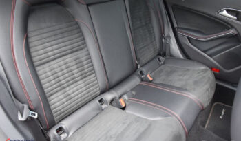 Mercedes-Benz CLA 220 4-Matic AMG Line full