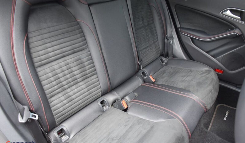 Mercedes-Benz CLA 220 4-Matic AMG Line full
