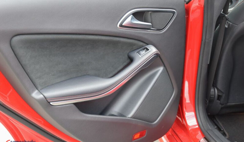 Mercedes-Benz CLA 220 4-Matic AMG Line full