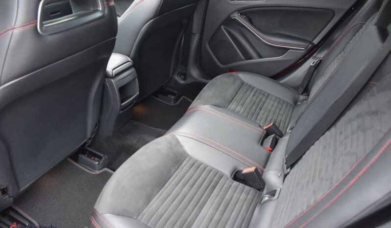 Mercedes-Benz CLA 220 4-Matic AMG Line full