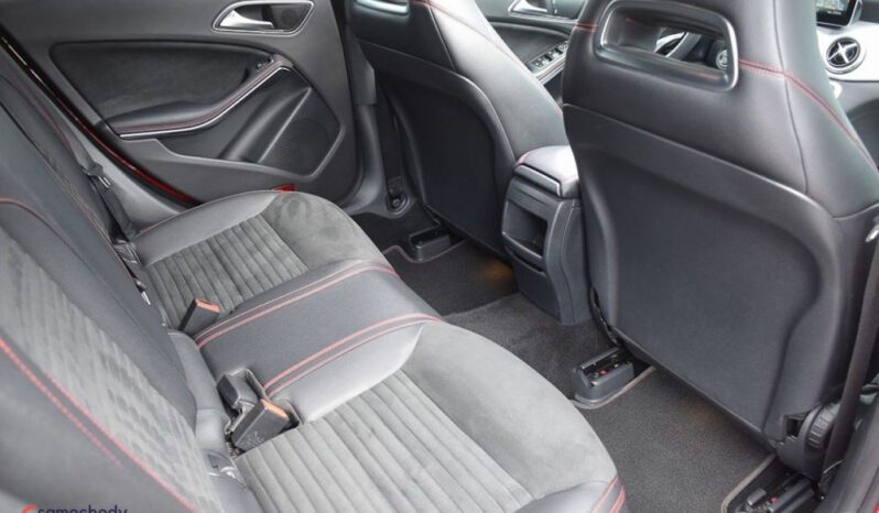 Mercedes-Benz CLA 220 4-Matic AMG Line full