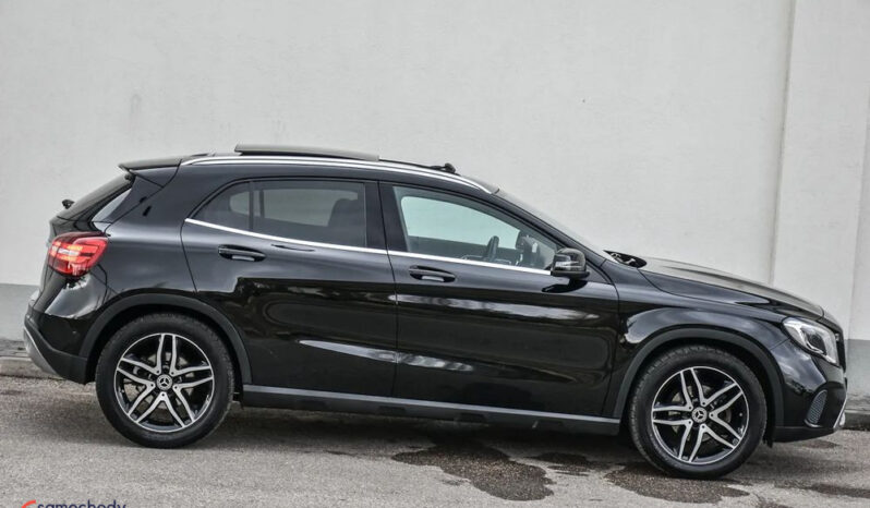 Mercedes-Benz GLA 200 7G-DCT UrbanStyle Edition full