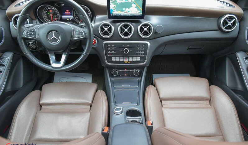 Mercedes-Benz GLA 200 7G-DCT UrbanStyle Edition full