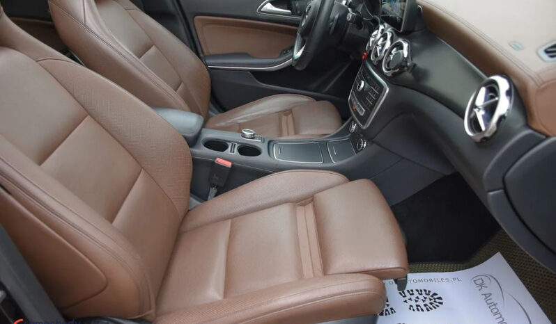 Mercedes-Benz GLA 200 7G-DCT UrbanStyle Edition full