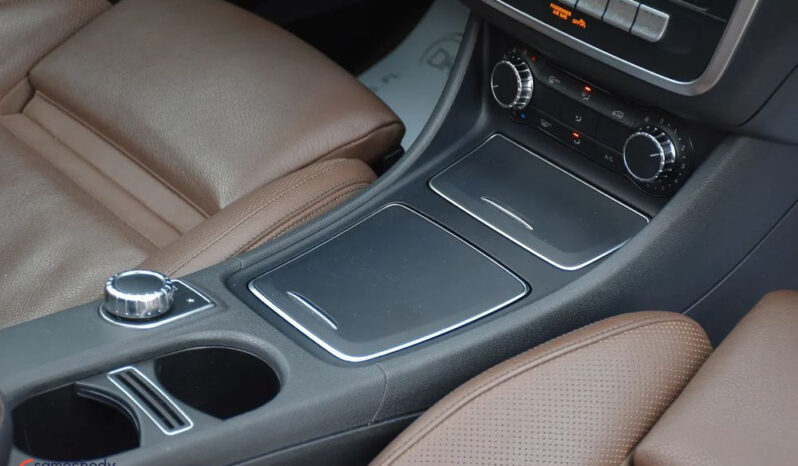 Mercedes-Benz GLA 200 7G-DCT UrbanStyle Edition full