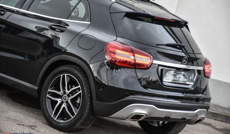 Mercedes-Benz GLA 200 7G-DCT UrbanStyle Edition full