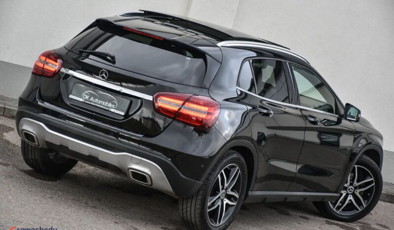 Mercedes-Benz GLA 200 7G-DCT UrbanStyle Edition full