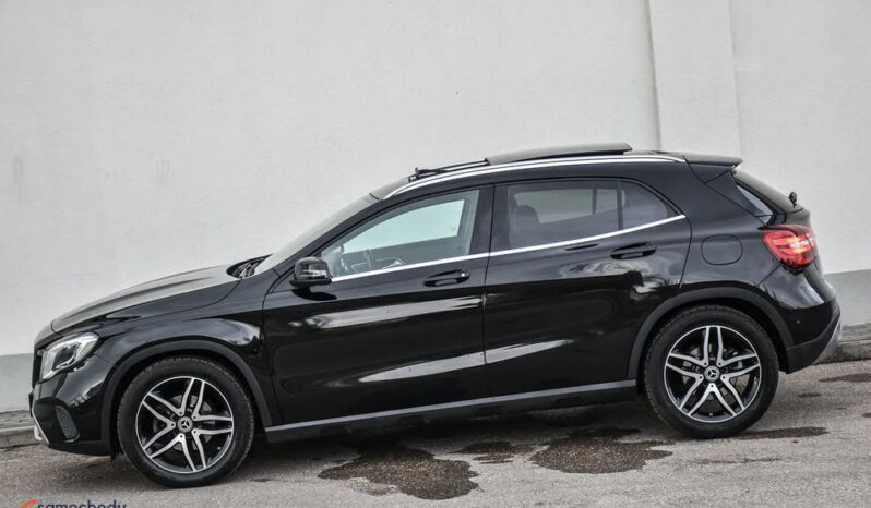 Mercedes-Benz GLA 200 7G-DCT UrbanStyle Edition full