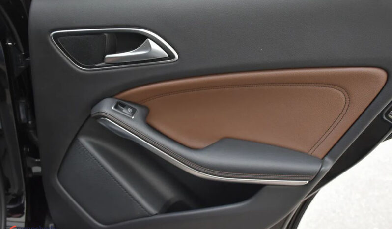 Mercedes-Benz GLA 200 7G-DCT UrbanStyle Edition full