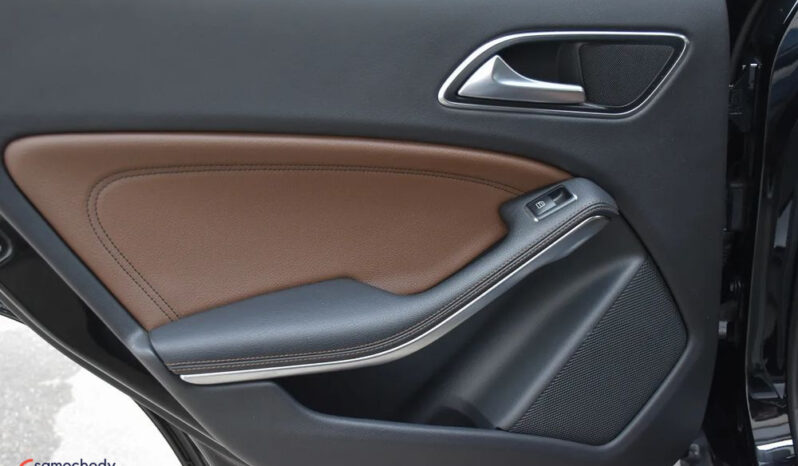Mercedes-Benz GLA 200 7G-DCT UrbanStyle Edition full