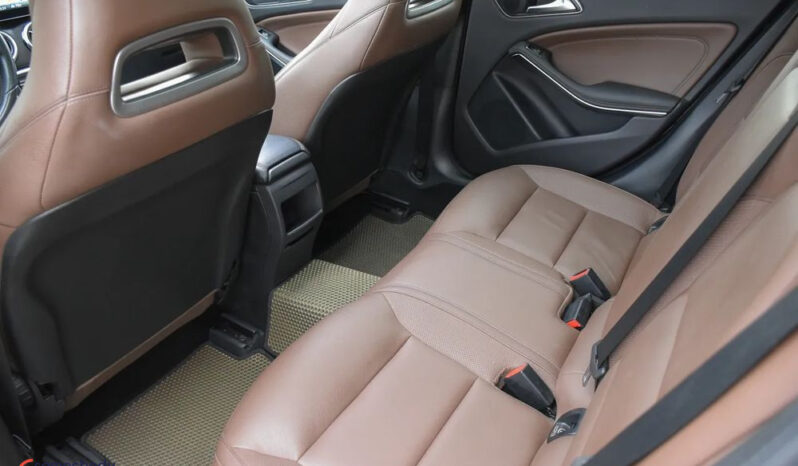 Mercedes-Benz GLA 200 7G-DCT UrbanStyle Edition full