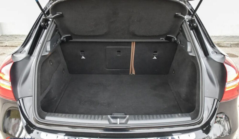 Mercedes-Benz GLA 200 7G-DCT UrbanStyle Edition full