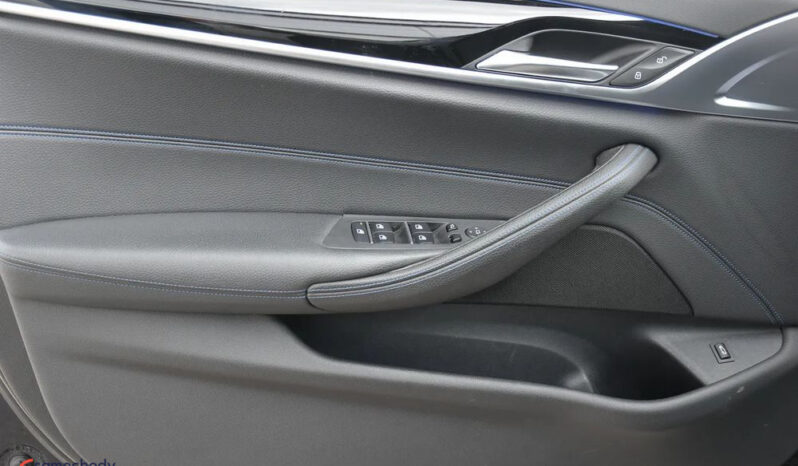 BMW Seria 5 530i xDrive M Sport Edition full